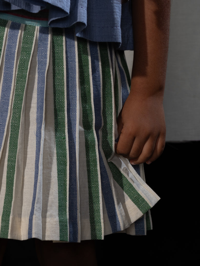 Pleated shorts - white striped